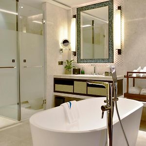 Deluxe Sea View Queen Room